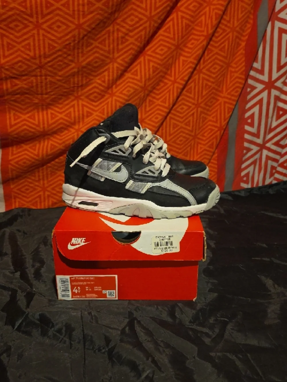 Nike Kids Black and Gray Low-Top Sneakers with White Laces - Picture 3 of 11